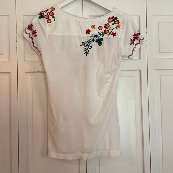 Sundance white embroidered floral vneck top small - Picture 5 of 9